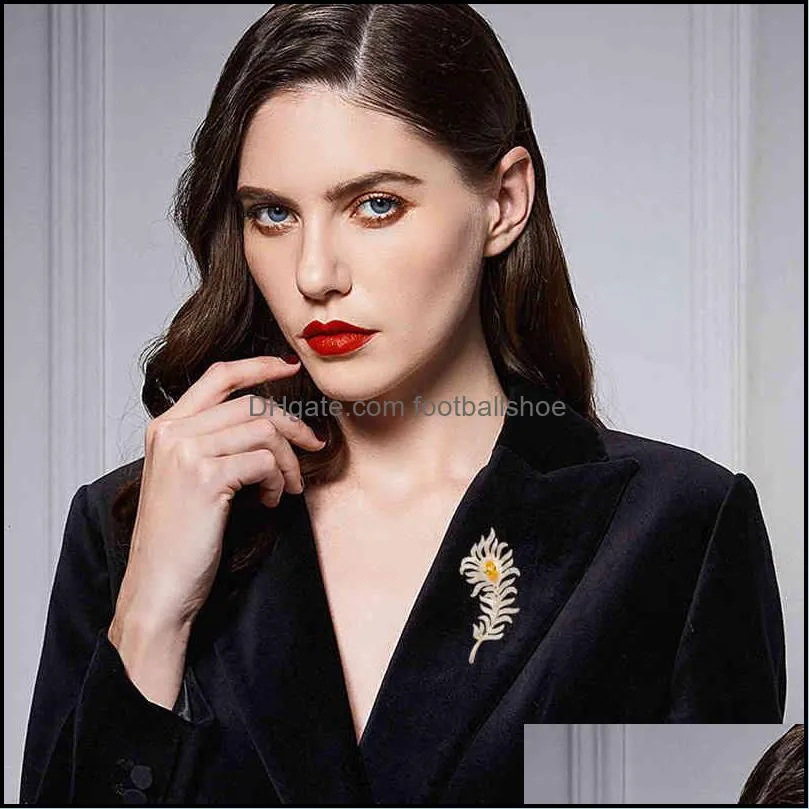 Factory Outlet Brooch Japan and South Korea elegant temperament zircon inlaid feather high-grade fashion sweater suit br