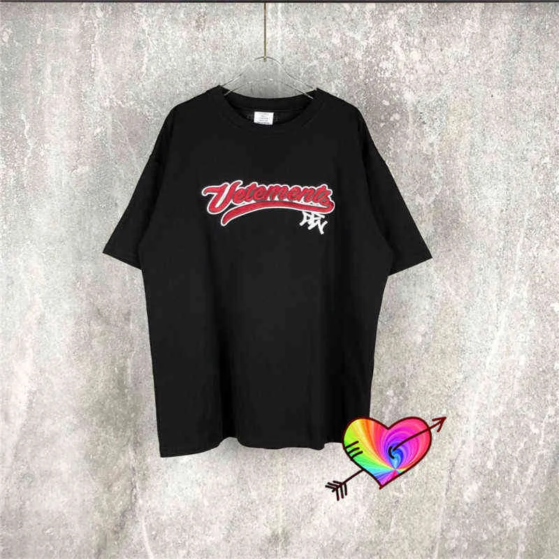 2021 Red Sweet Embroidered Vetements Tee Men Women Slightly Oversize Vetements T-shirts High Quality Tonal Mark VTM Tops G1229