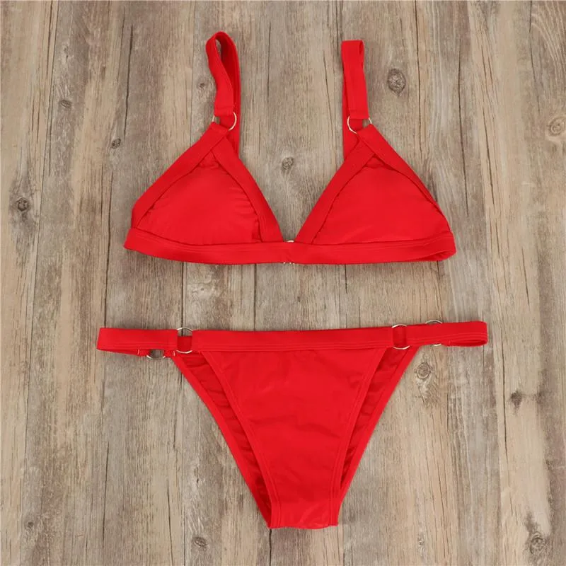 Swimwear feminino moda biquíni conjunto de maiô feminina 2021 sexy europeu e americano cor sólida triângulo split atacado