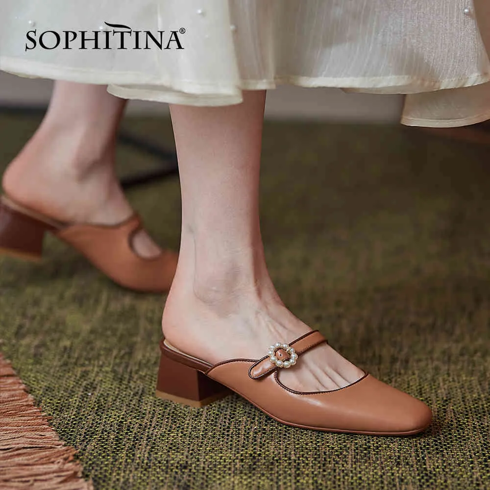 Sophitina Women's Outreside Slippers Summer Pearl Buckle Cover Toe Tee Sapatos Grosso Heaves Handmade Sapatos Femininos Chegada AO807 210513