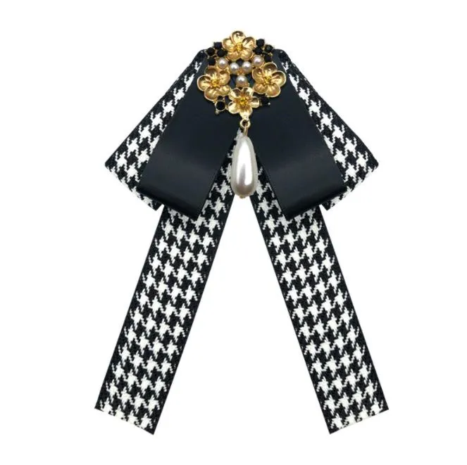 Wholesale Hot Sale Bow Tie Vintage Cameo Lady Head Diamod Ribbon Tassel Brooch Girls Elegant Costume