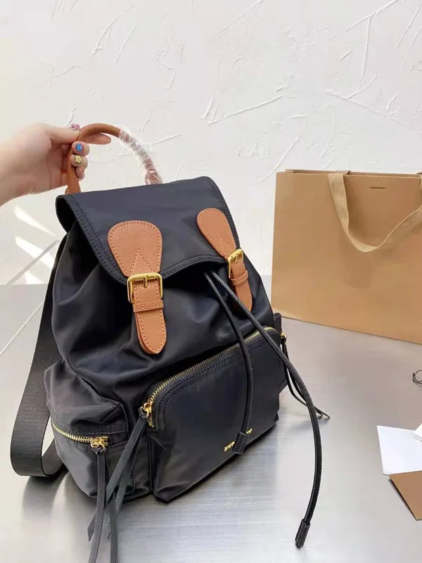 Zaino firmato Borse a tracolla da donna Zaini di lusso Borsa da scuola per studenti Borse moda Materiale in nylon Borsa di alta qualità 5 colori