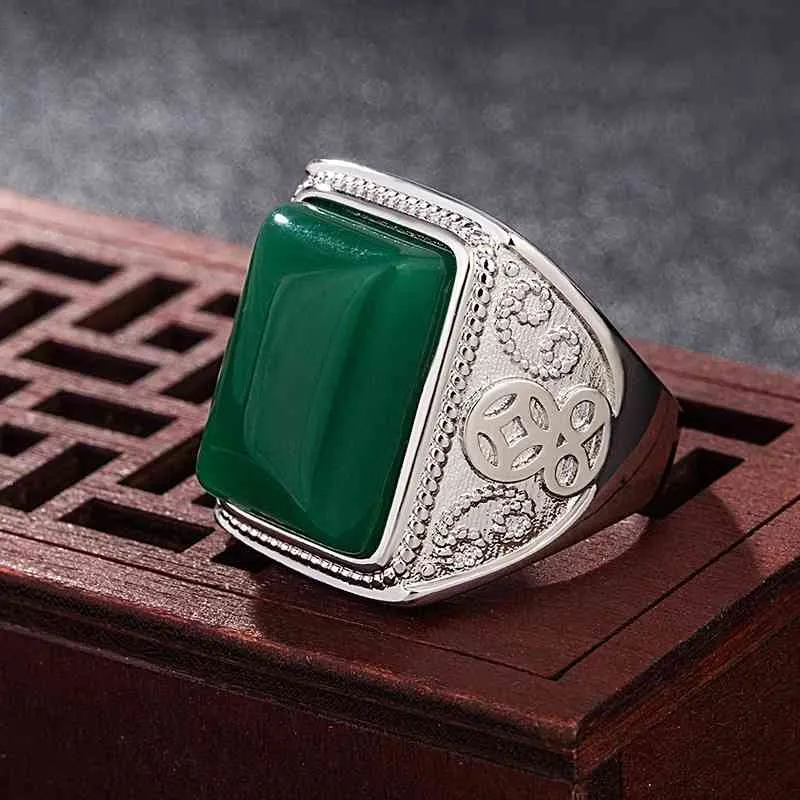 Ethnic Emerald Gemstone Ring Natural Green Jade Silver 925 Pierścionki dla mężczyzn Wedding Party Retro Vintage Fine Jewelry Najlepsze prezenty