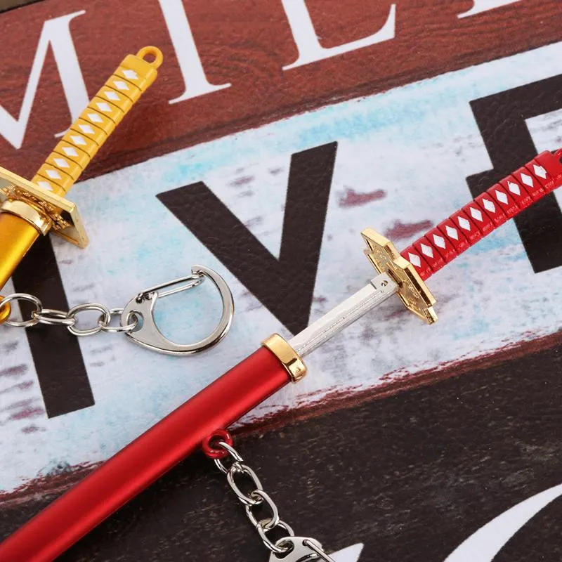 Keychains 1pcs 유니섹스 애니메이션 메탈 합금 Zoro Katana 버클 게임 모델 Saber Samurai Sword Keychain Scabbard Key Ring Gift