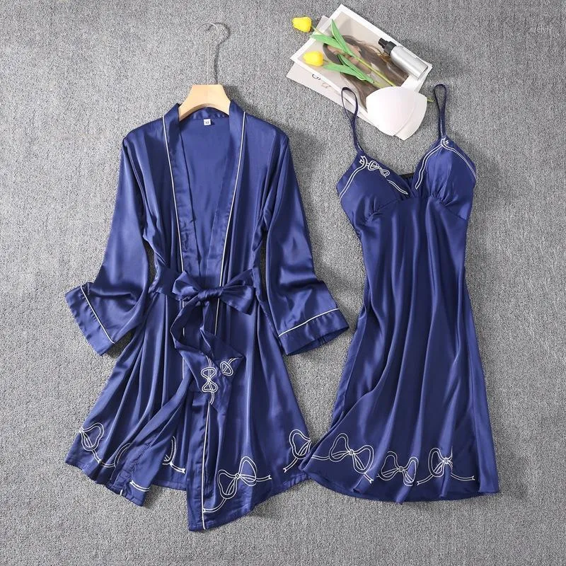 Kobiety Sleepwear Sexy Kobiety Nighty 2 Sztuk Rayon Robe Zestaw V-Neck Haft Bow Szlafrok Szlafrok Gown Strap Top Nightgown Sleepshirt Summer Lounge Hom