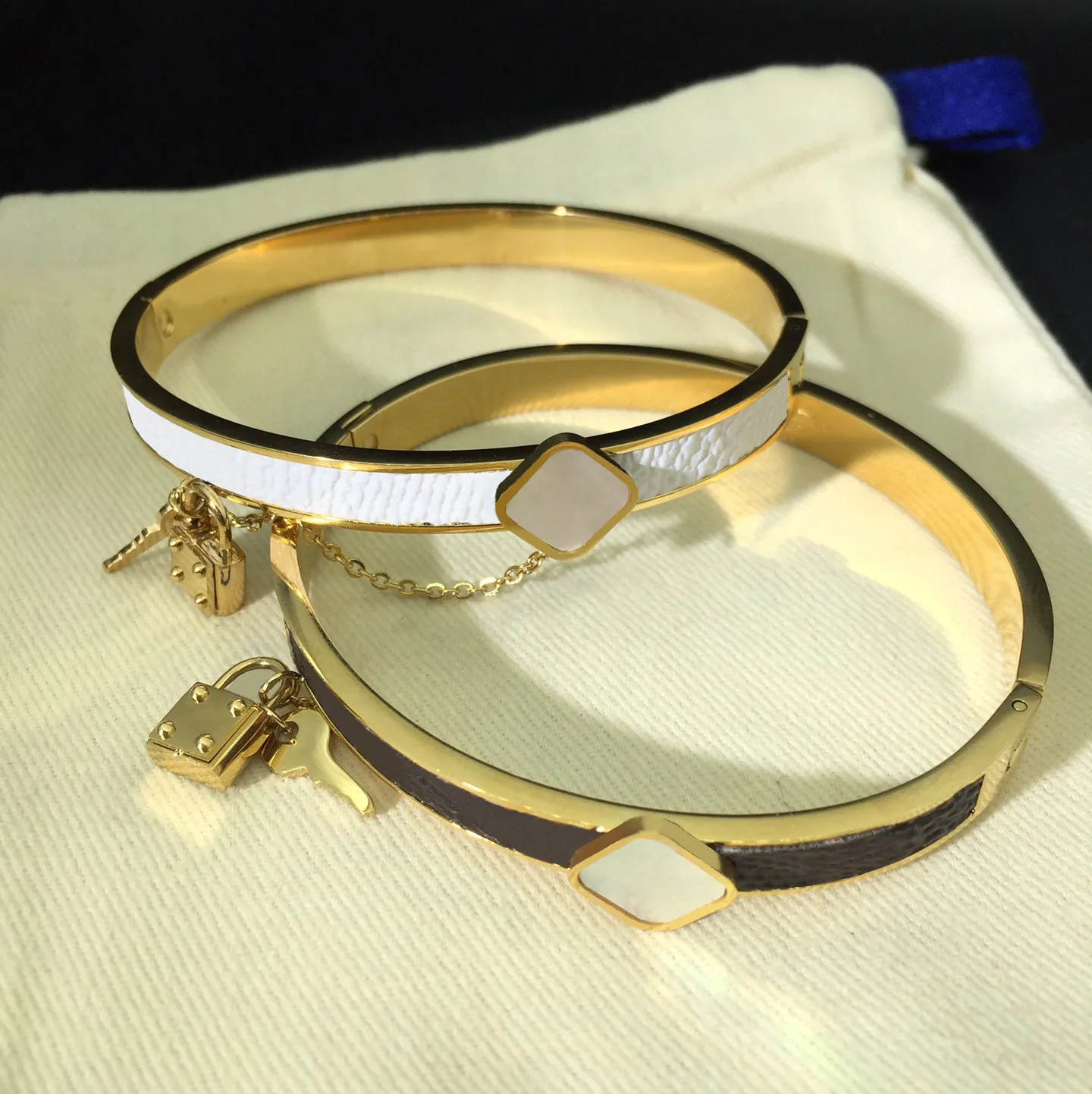 Shop Luxury Bracelets by Designer | Lee Michaels Fine Jewelry
