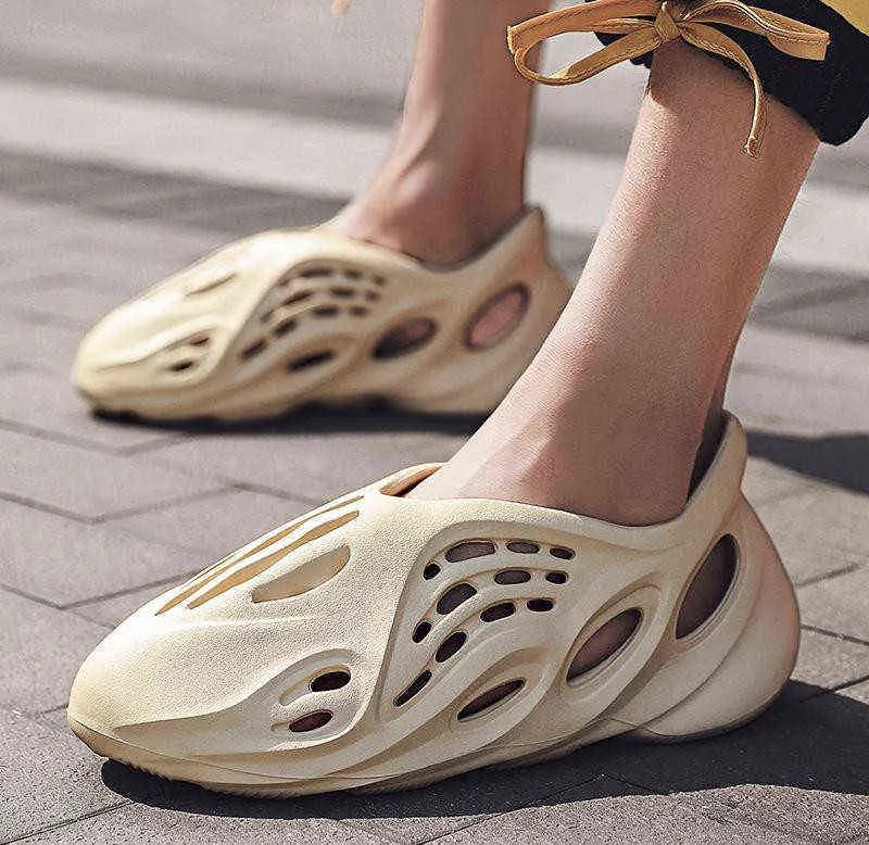 Nieuwe aankomst Ademend klompen Mode Croc Strand Foam Runner Plus Size 35-45 Unisex Cool Summer Sandalen Heren Gat Shoes Slip On