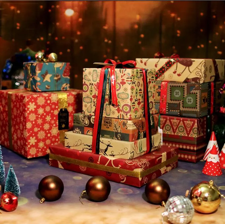 Weihnachts-Geschenkpapierbögen, Weihnachts-Kraftpapier, Schneeflocken, klassische karierte Weihnachtsbaumstreifen und Geschenkpapierzubehör für frohe Weihnachten