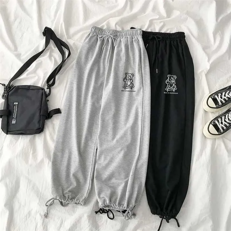 Houzhou Harajuku Niedźwiedź Drukuj Szary Joggers Spodnie Sportowe Kobiety Oversize Black Jogging Spodnie dresowe koreańskie mody szerokie spodnie nogi 211115