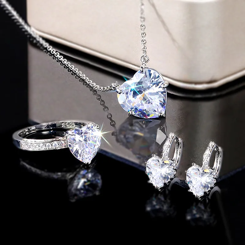 Huitan роскошь сердце CZ женщин свадебные наборы кольца / серьги / ожерелье высококачественное серебро цвет любовь ювелирные изделия вечно аксессуары