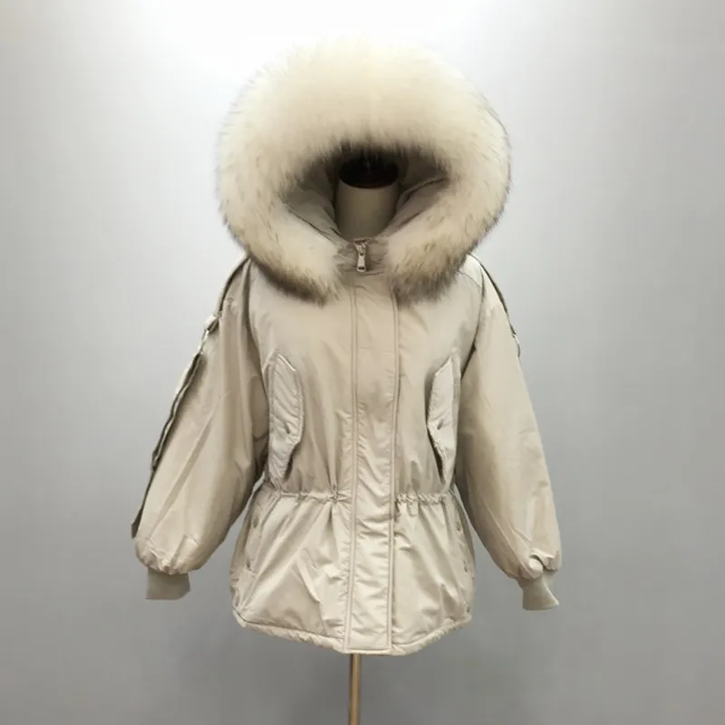 Mode-grote echte wasbeerbont dames winterjas met capuchon warme vrouwelijke witte eend donsjack middellange parka losse damesjas