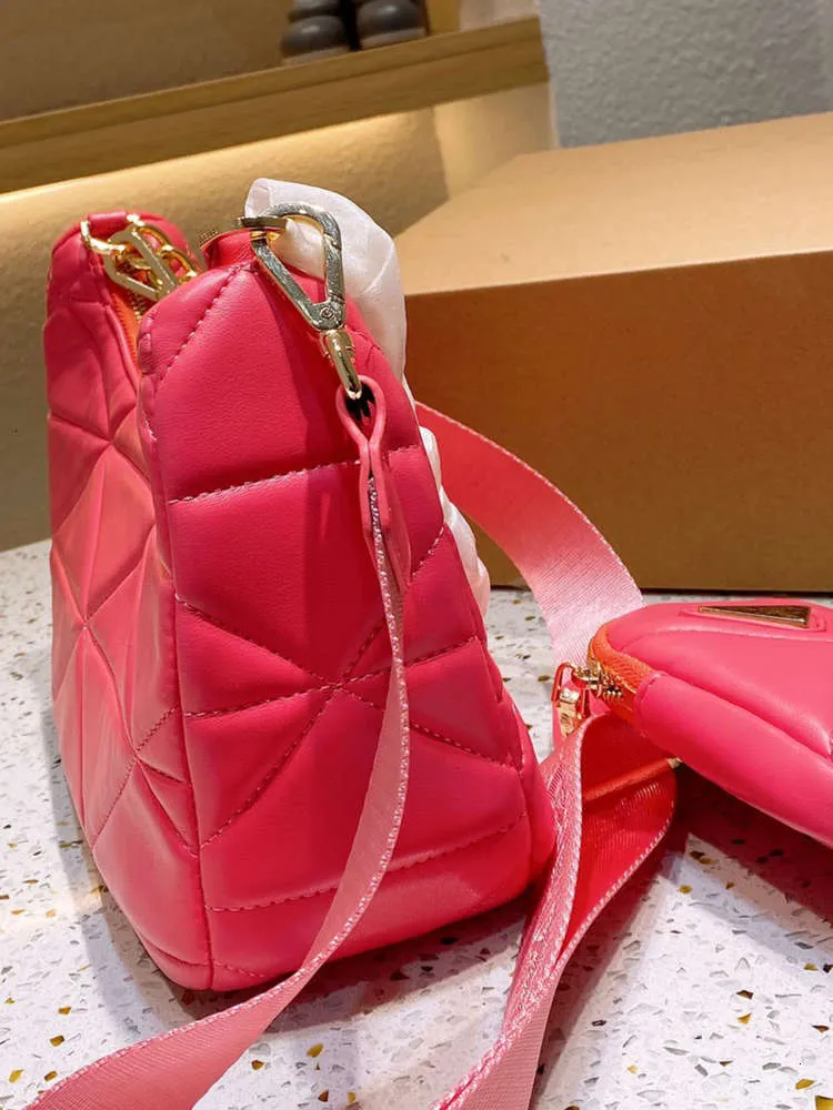 2021 designer handbag leather pink bag fashion high quality one-shoulder curved bags