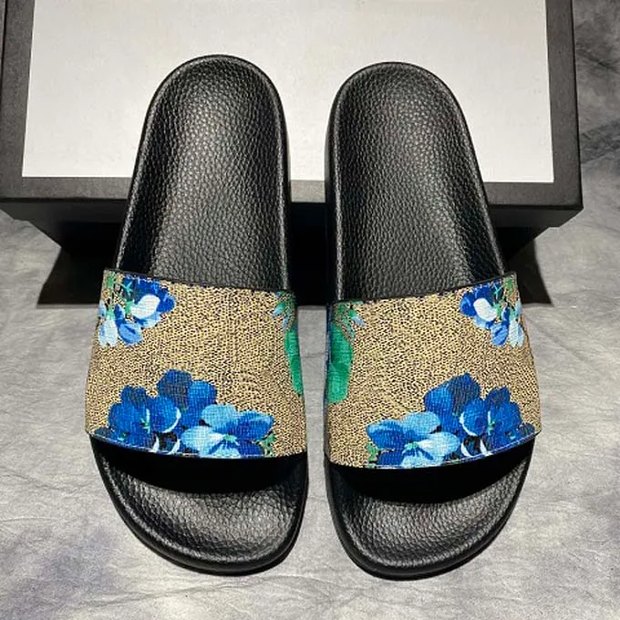 2022 Luxury Designer Slides for Men and Women Trendy Leather Flat croc sandals with Box Perfect for Summer Beach Wear Sizes 35 44