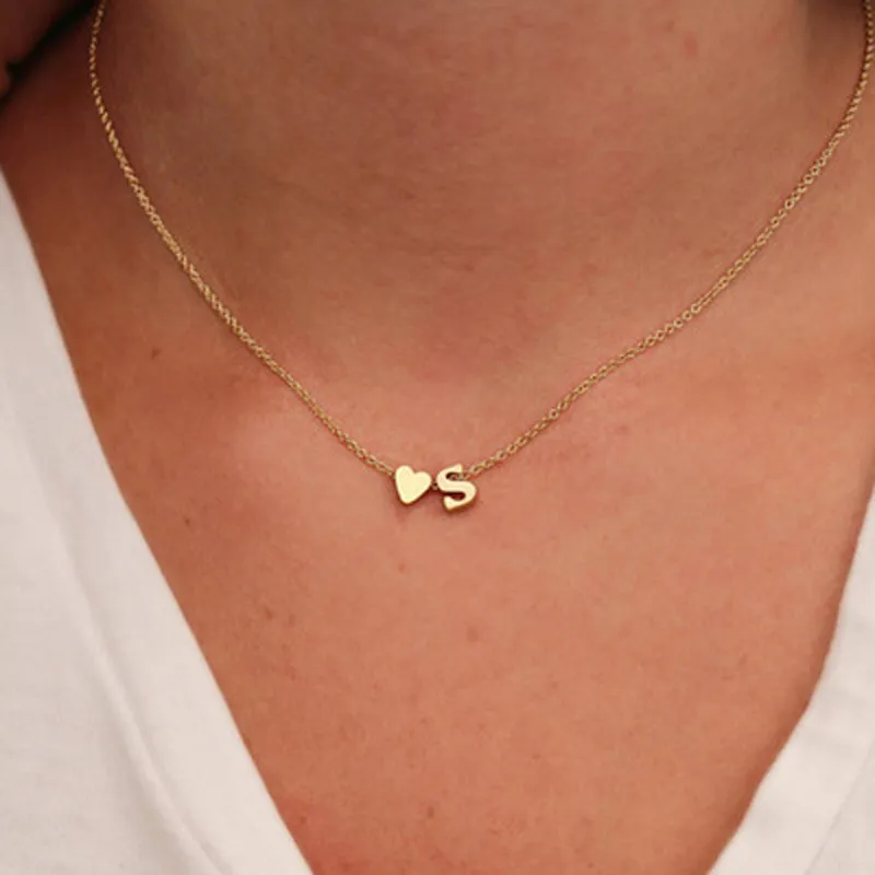 Moda pequeño corazón delicado inicial collar oro plata Color letra nombre gargantilla collares para mujeres colgante joyería regalo
