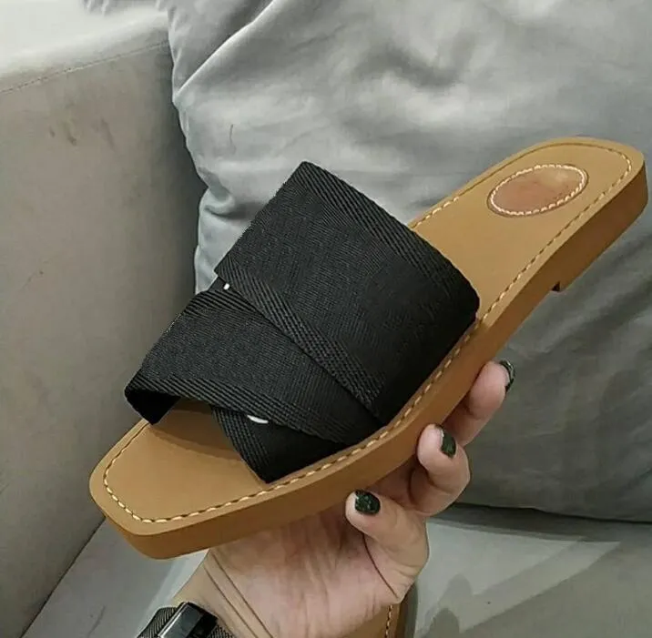 Kvinnor Sandaler Designers Skor Tofflor Plattform Flats Rom Sandaler Kvinnor Mode Designer Flat Slides Flip Flops Slipper