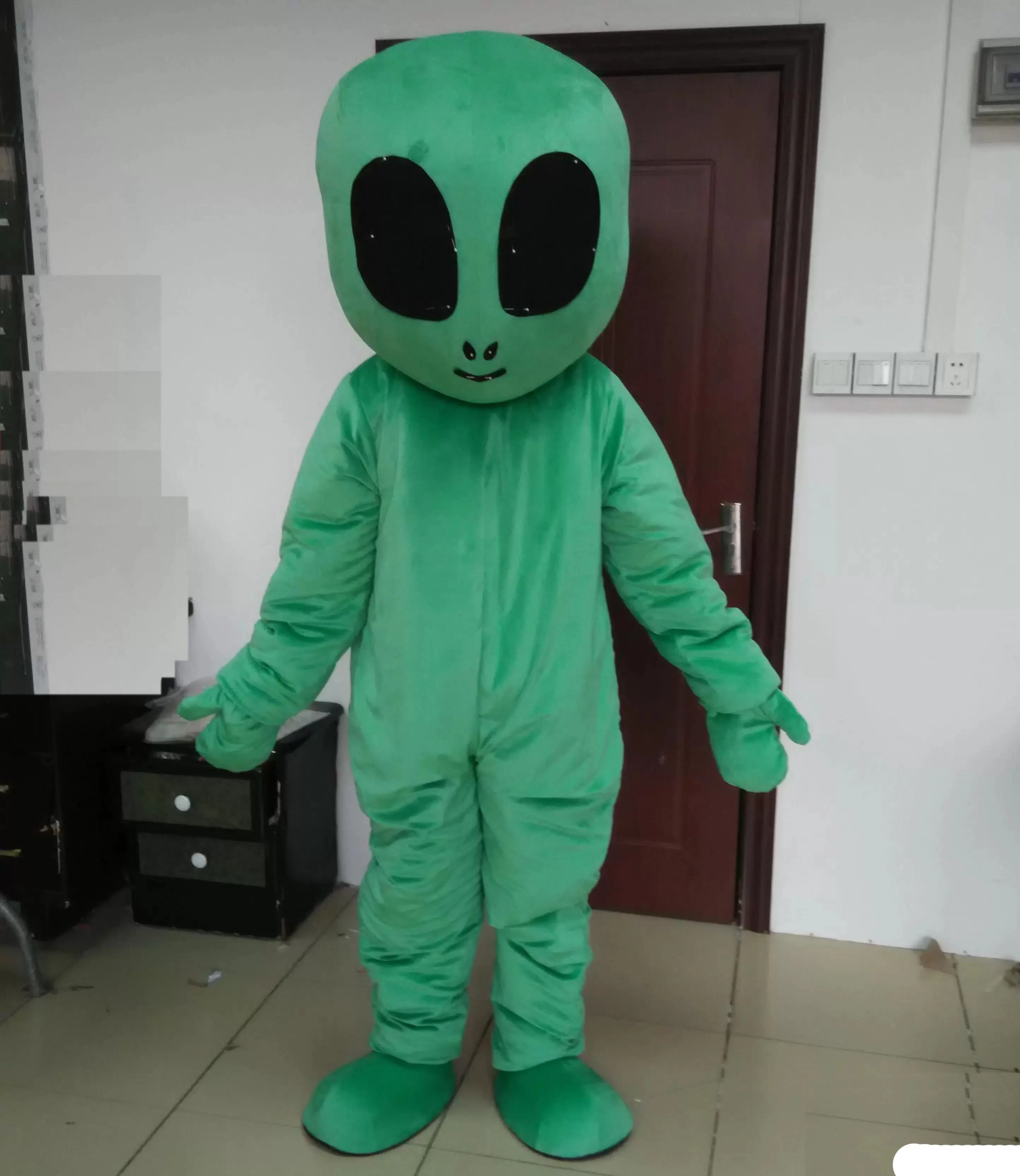 Costumi di mascotte di alieni verdi di alta qualità Vestito da festa di fantasia di Natale Vestito da personaggio dei cartoni animati Vestito da adulto Taglia Carnevale Natale Divertimento Spettacolo Vestiti a tema pasquale