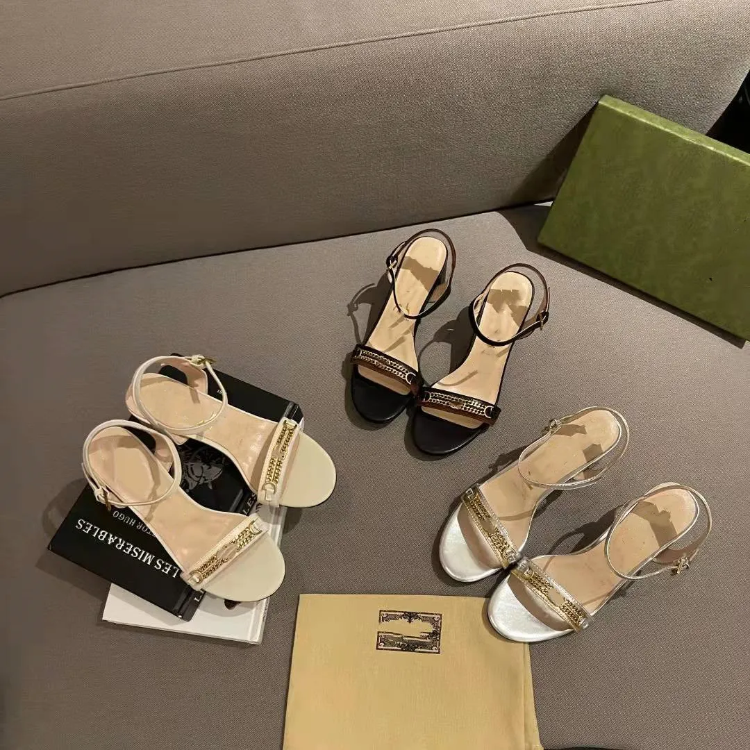 2021 Sandale Die neuesten Modegöttin-Sandalen mit geneigtem Absatz, hohe Qualität, bequeme Füße, schönes, elegantes Temperament, Sie sind es wert, 35-42 zu haben