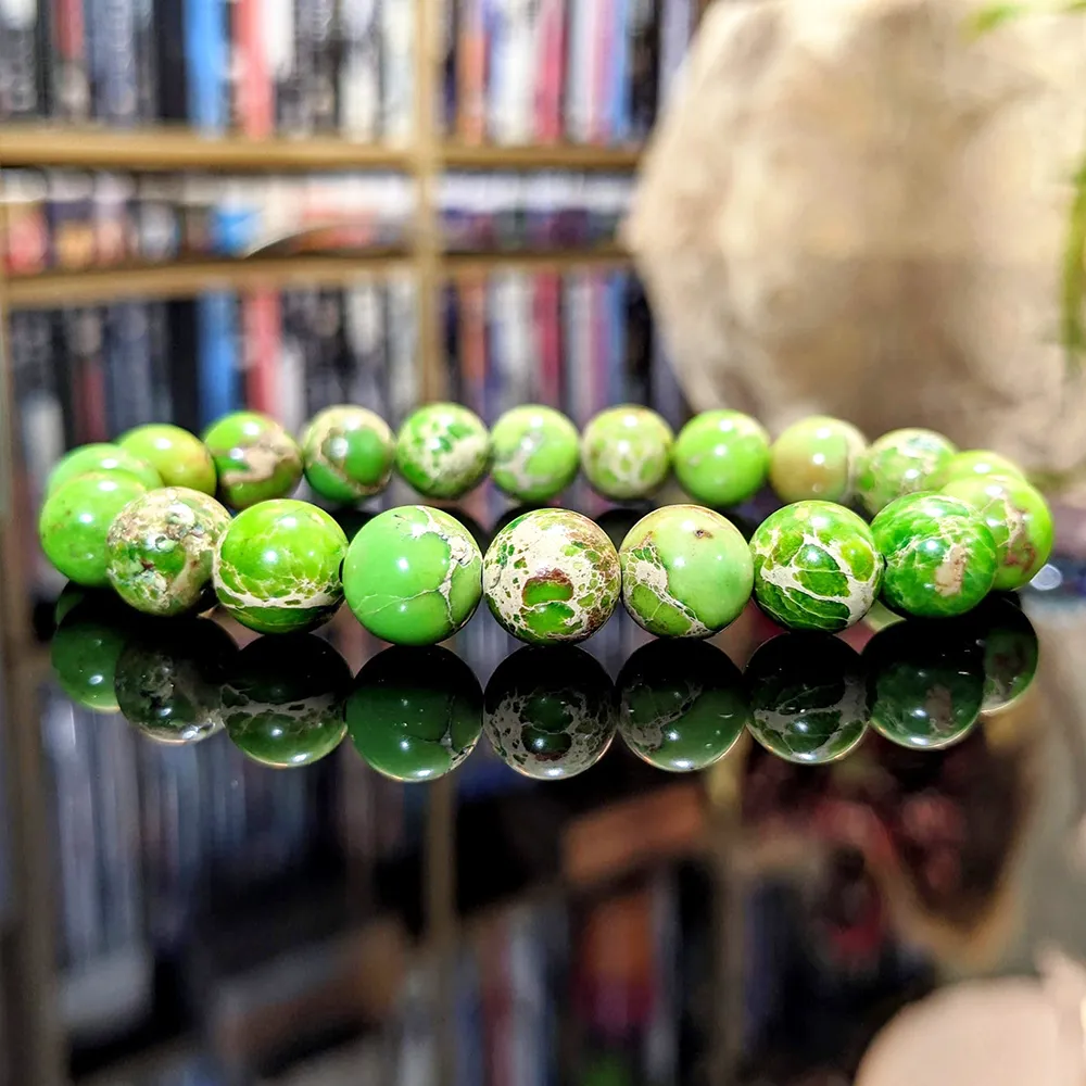 MG1162 Neues Design Herren-Kikuyu-Armband mit grünen Meeressedimentperlen, modisches Edelstein-Perlenarmband