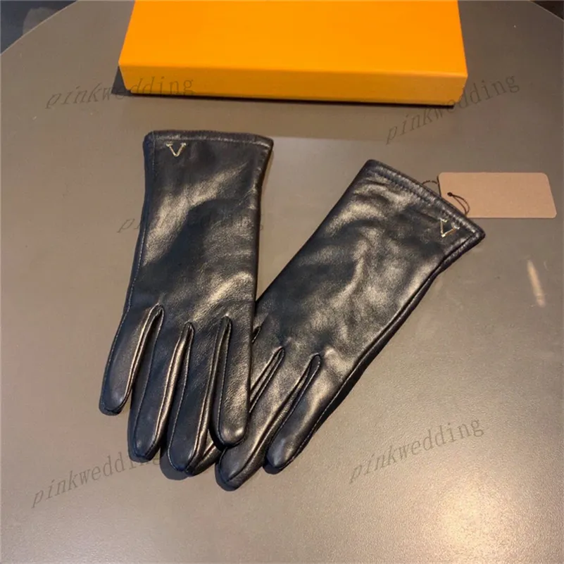 Gants en cuir doux chaud confortable mitten de style élégant de style élégant lettre mitaines femmes rétro gant