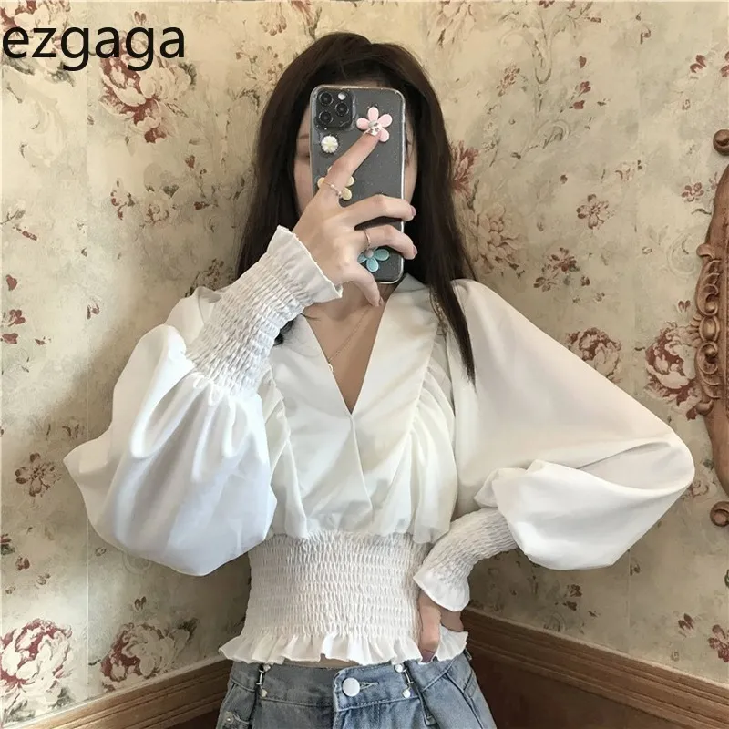 EZGAGA Crop Tops Women V-образным вырезом Корейский сплошной с длинным рукавом ruched strack Slim весенние женские моды сексуальные рубашки элегантная блузка 210430