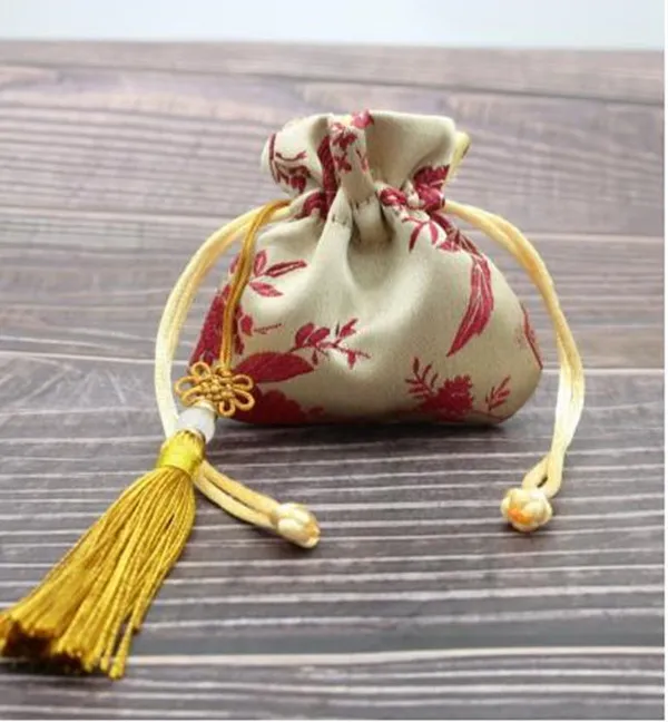 10st Tassel Mini Hanfu Väska Kinesisk stil Retro Drawstring Silk Brocade Myntpåse Satin Presentförpackning Favoritväskor Armband Örhängen Ringlagring 8x8cm