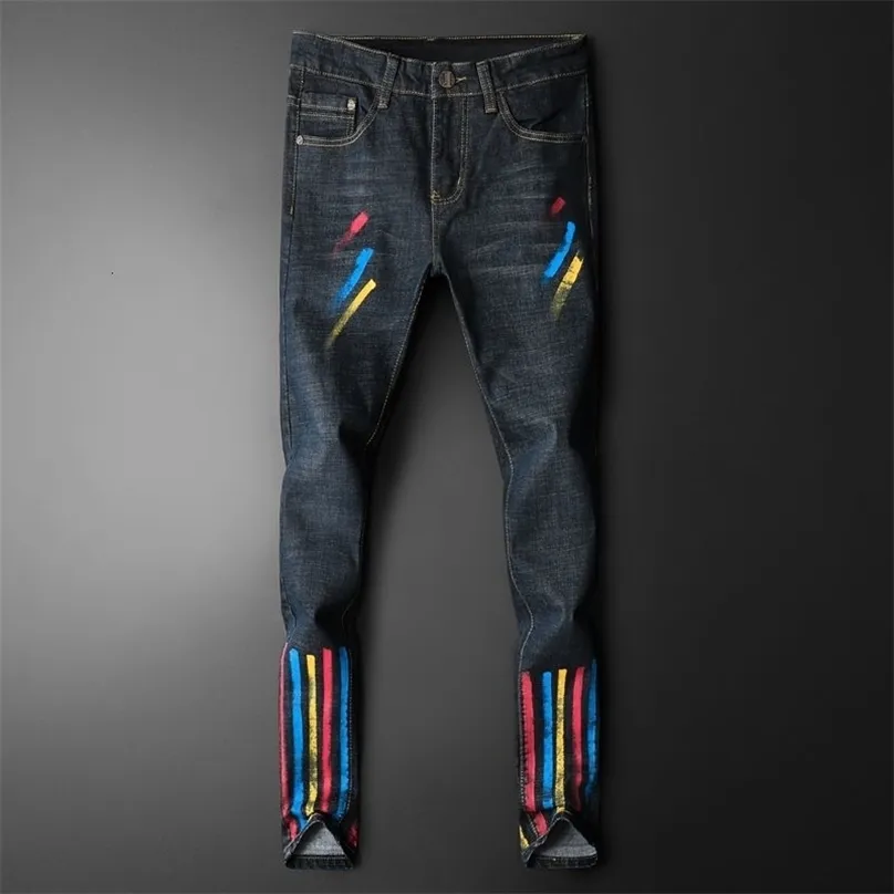 Färgband jeans män elastisk kraft punk nattklubb personlighet rakt tryckt jean man trendig färgad teckning denim pant 210716