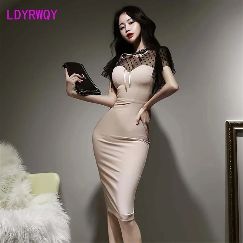 Ldyrwqy sommarprodukt koreanska versionen av polka dot mesh stand-up krage lotus ärm slim passform höft sexig modeklänning 210416