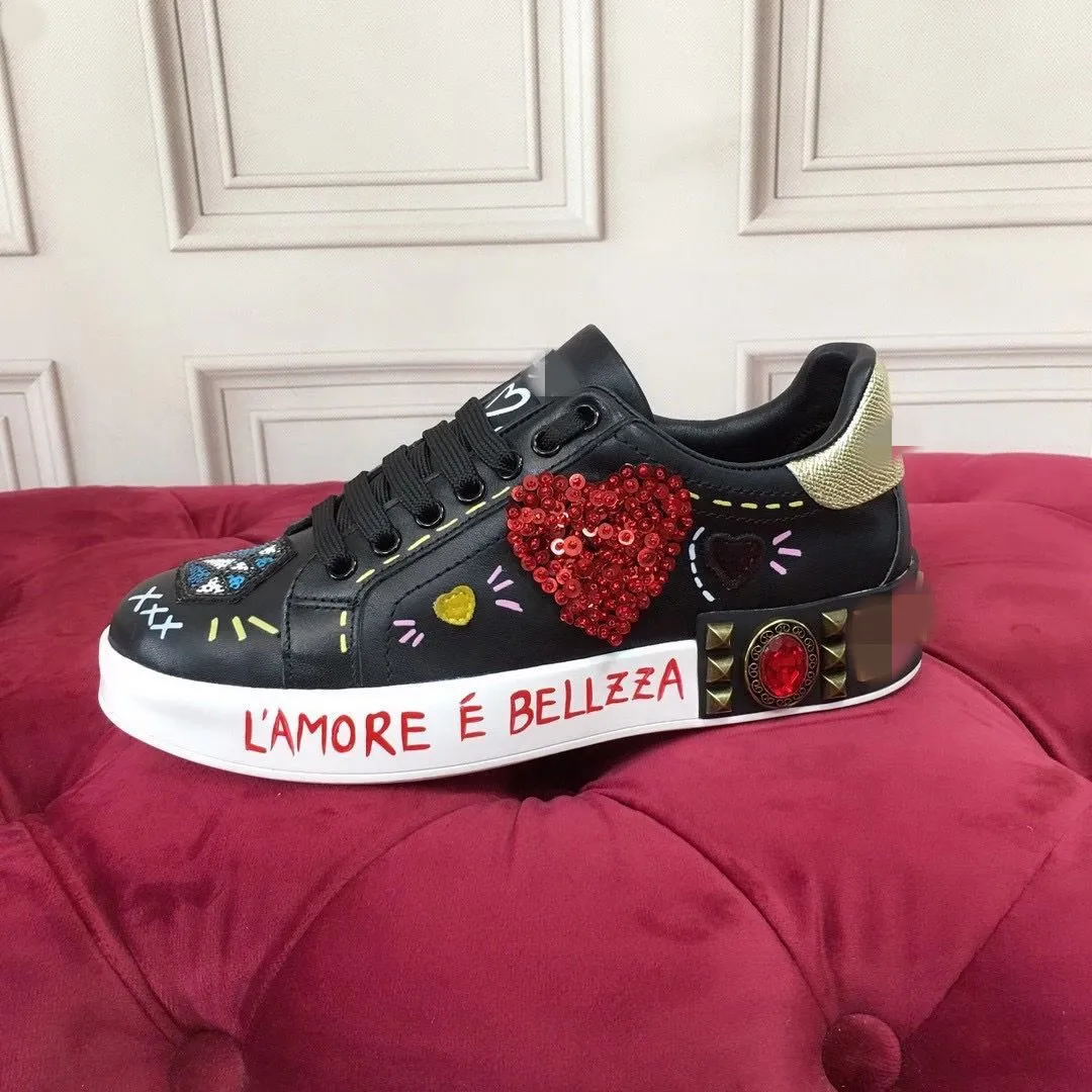 2021 Scarpe da donna da uomo Spikes Sneaker da uomo Scarpe da ginnastica reali Fashion Party Winter Studded Scarpe casual in pelle Sneakers size 35-45 KPJJJ0002