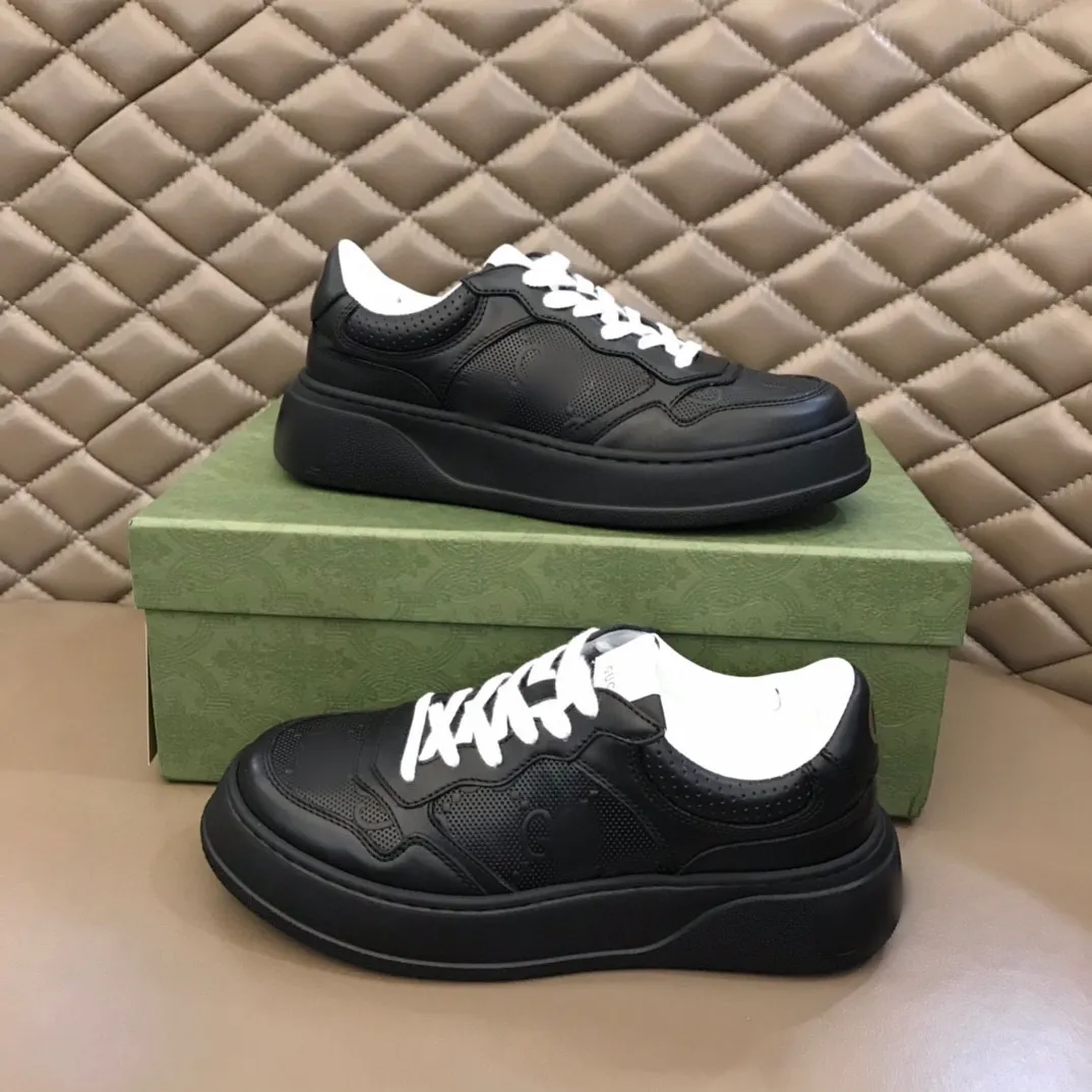 2021 Hommes Designer Robe Chaussures Lettre sculptée Noir Blanc Fond épais Mode de luxe Hommes Entraîneurs de sport occasionnels Chaussure avec boîte d'origine