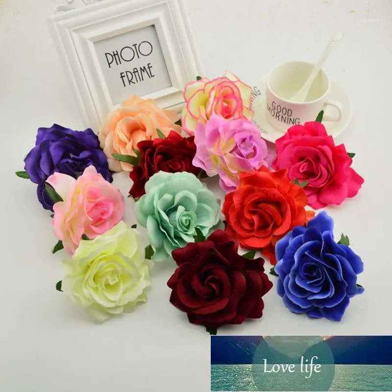 Ghirlande di fiori decorativi 100pcs Teste di rosa di seta 9cm Artificiale per la casa Decorazione auto matrimonio Fai da te Bambini Cucito finto Sposa Bouque