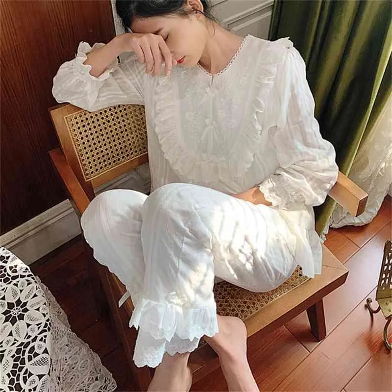 여성의 로리타 파자마 세트. 수 놓은 꽃 탑 + 긴 바지. 빈티지 숙 녀 잠옷 세트 .Victorian Sleepwear Loungewear 210622
