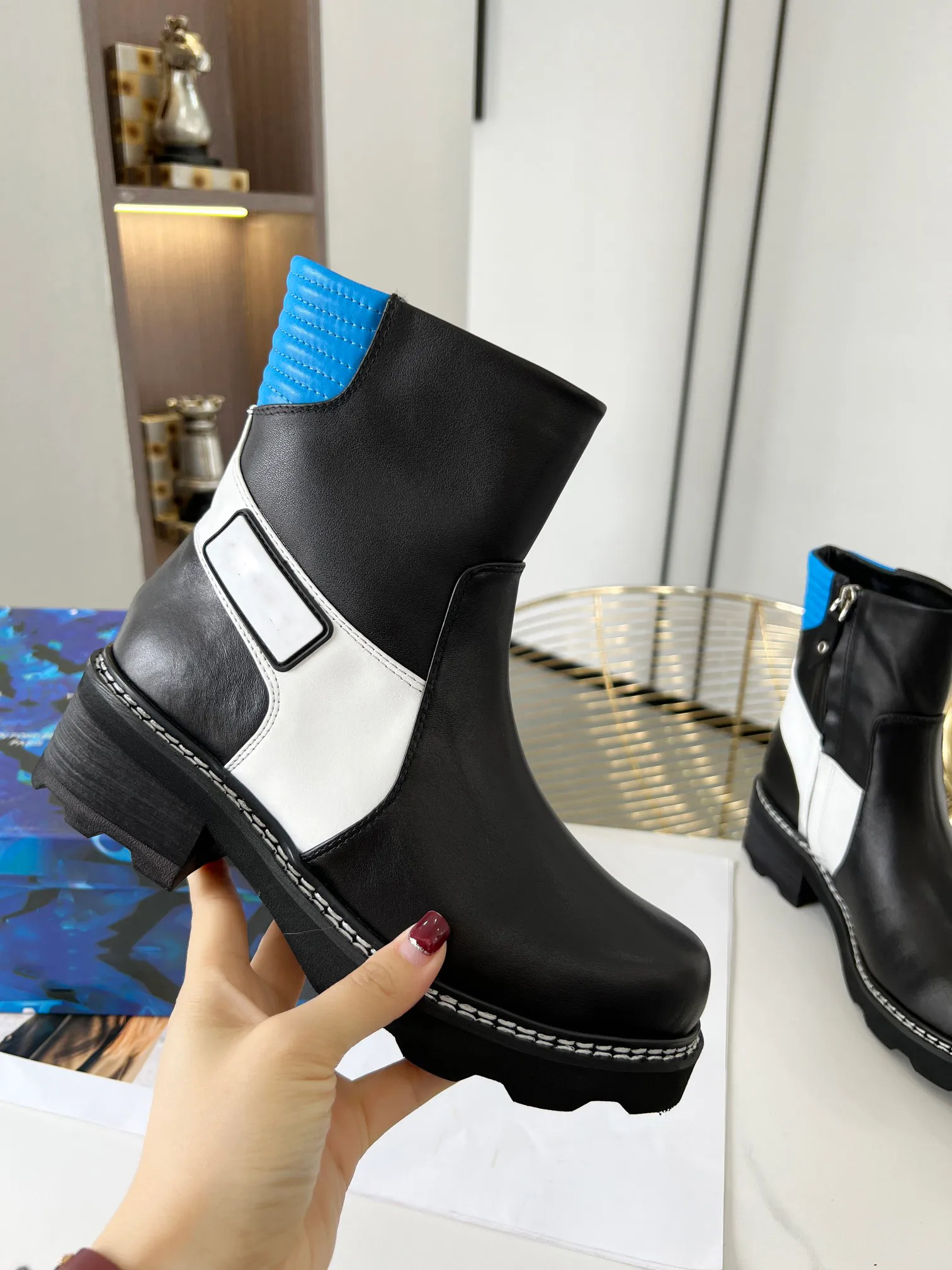 المصممين الفاخرين فرقة حذاء رياضة أحذية سيدة عالية أعلى العجل مكتنزة Martin Martin Winter Ladies Silk Cowhide Leather Platform