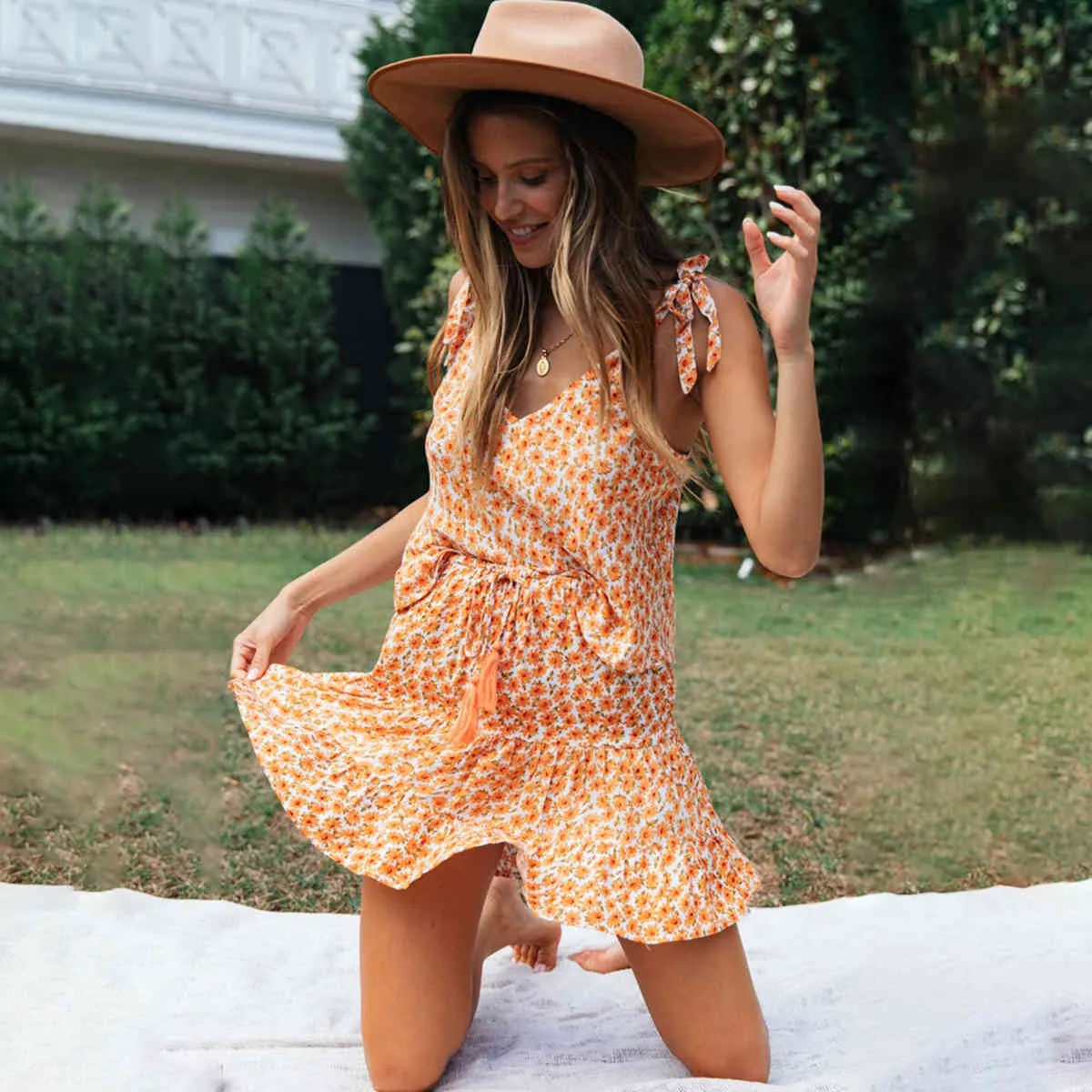 Jastie 2 Piece Set Kvinnor Orange Daisy Print Set Sommarklänning Remsor Pläterad Mini Boho Klänningar Suit Gypsy Beach Kvinnor Klänning 210419