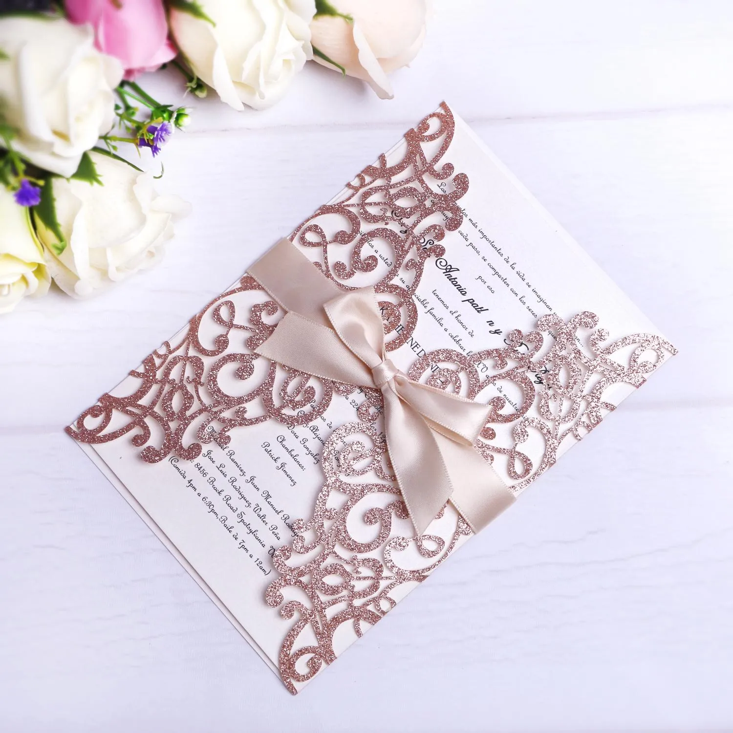 2021 Nieuwe Rose Gold Glitter Laser Cut Uitnodigingen Kaarten met beige linten voor bruiloft bruids douche verjaardag verjaardagsgraduatie