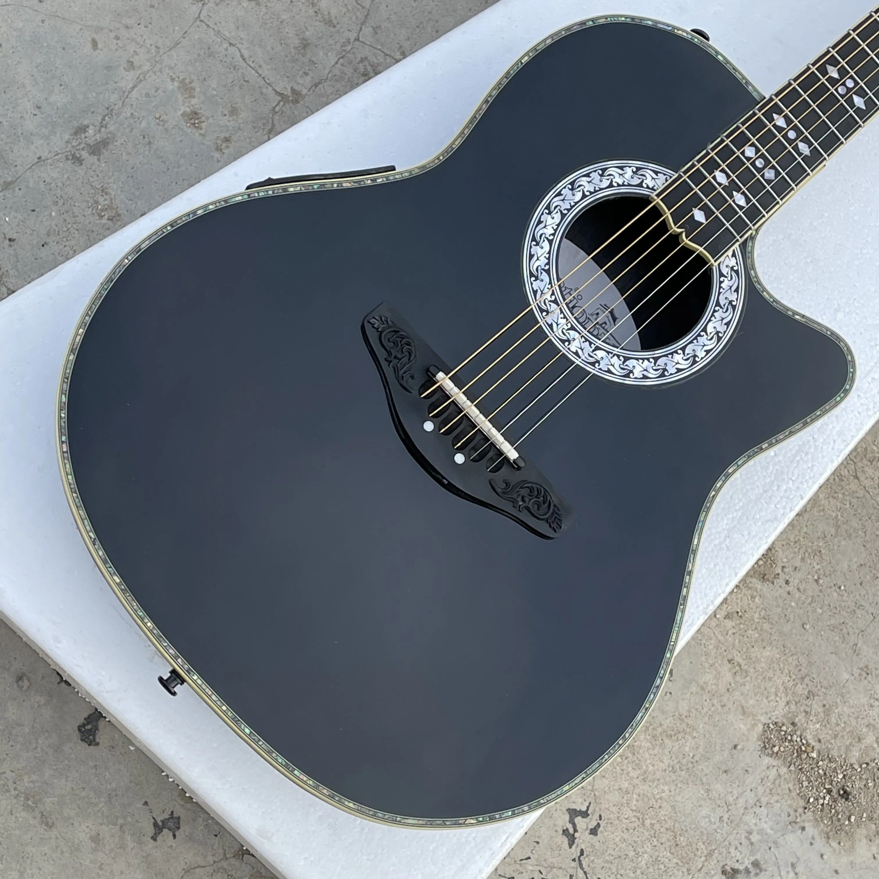 Handmade Ovation 6 Strings Hollow Body Black Electric Guitar Carbon Fiber Body, Ebony Fretboard, Abalone Binding, F-5T Preamp Pickup EQ, Vinage White Tuners