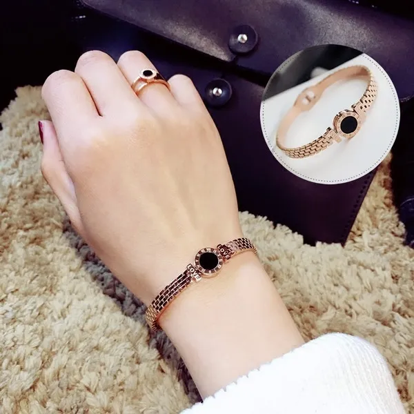 Yun Ruo Zwart Romeinse cijfers Open Bangle Paar Rose Goud Kleur Mode Titanium Staal Sieraden Vrouw Never Fade Drop Shipping Q0717