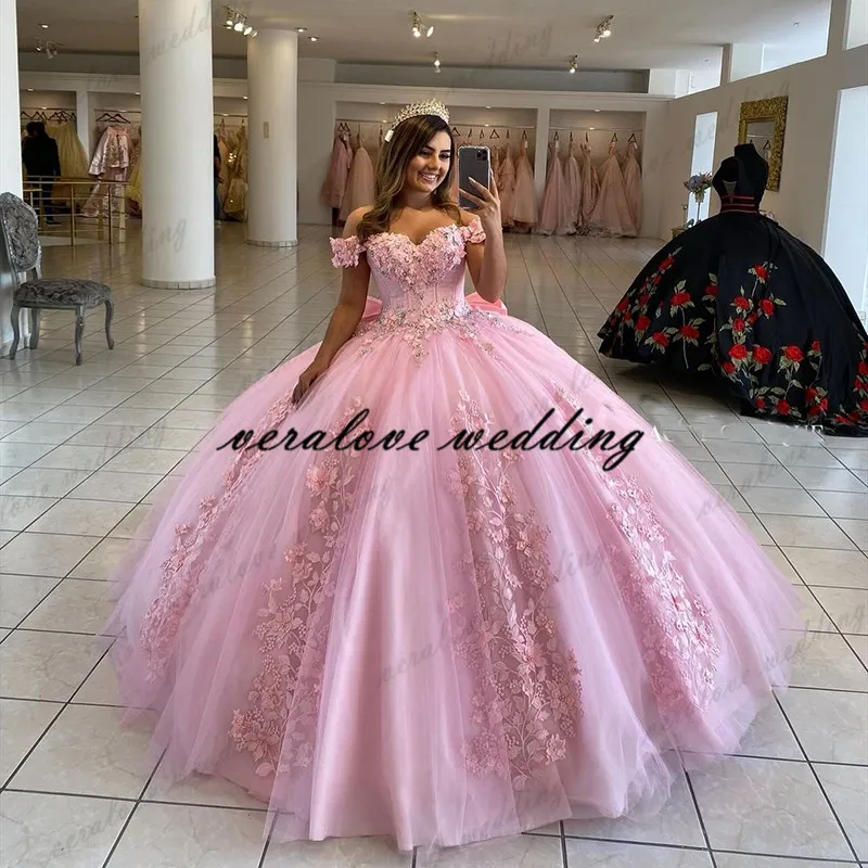 Rosa Quinceanera Klänningar Balklänning Off Shoulder 3D Rose Blommor Puffy Sweet 16 Klänning Kändis festklänningar Examen