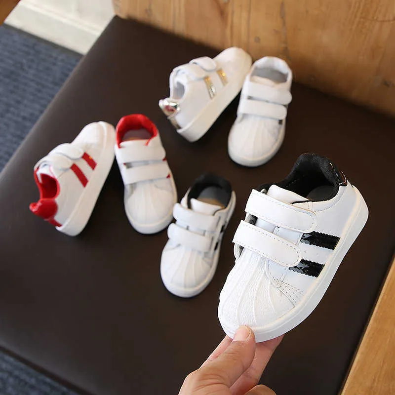 男の子スニーカー用子供靴赤ちゃん女の子幼児の靴ファッションブランドホワイト PU カジュアルライトソフトスポーツランニング子供靴 X0703