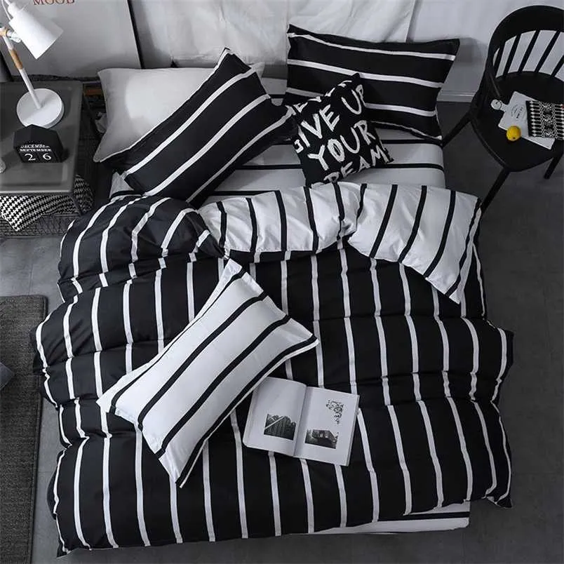 Solstice Bedding Set Duvet Cover Pillowcase Bed Sheet Set Svartvitt Stripe Tryck Quilt Cover Beds Flat Sheet Queen Size 211007