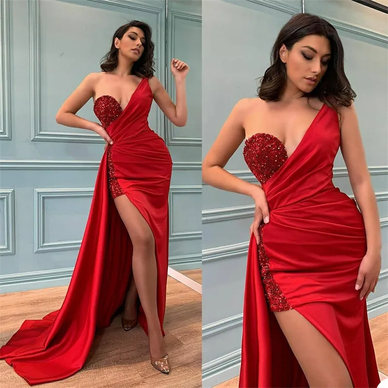 Sexy Side Split Evening Dresses Glitter Beads Sequins Ruched Satin Mermaid Prom Dress Summer One Shoulder Robe de mariée Formal Party Pageant Gowns