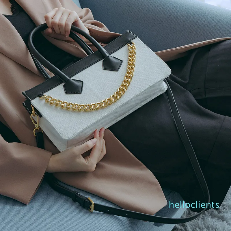 Sac carré assorti de couleur noir et blanc Grande capacité rectangle Totes sac à main décontracté pour femme avec chaîne