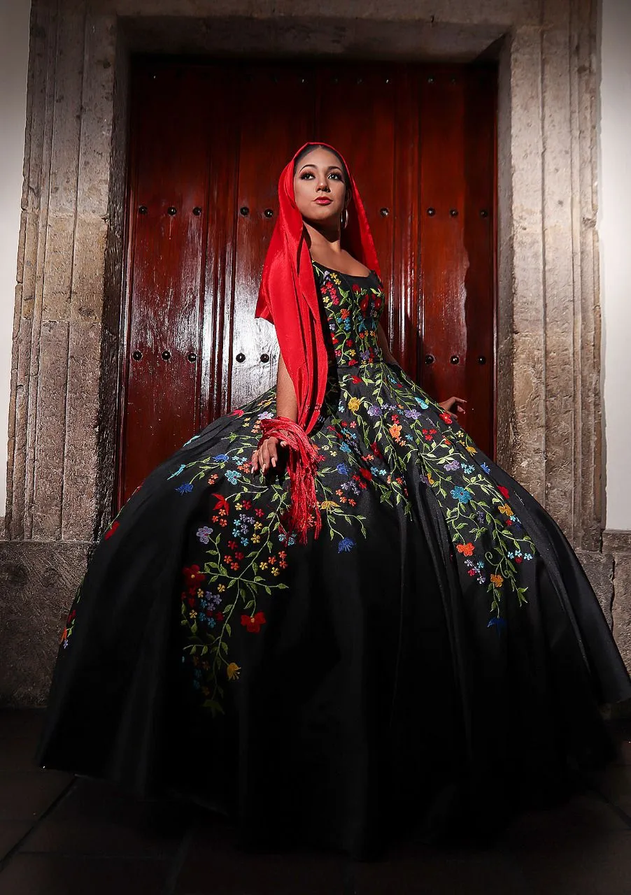 Vestido de quinceañera con bordado Floral de Charra mexicana con hombros descubiertos, vestido de baile negro con escote barco hasta el suelo, vestido de fiesta de 15 años para niña, Debutante de Gala