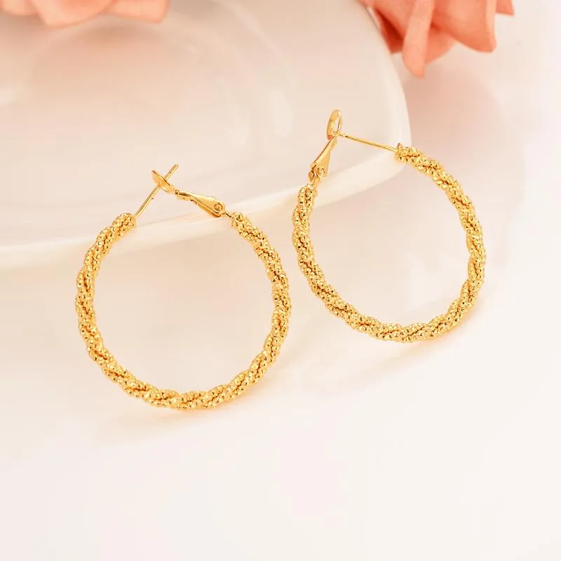 Hoop Huggie 2021 Metall Twist Kreis Tropfen Ohrringe für Frauen Mode klassische Gold Farbe Charme Ohrring minimalistischen arabischen afrikanischen Schmuck