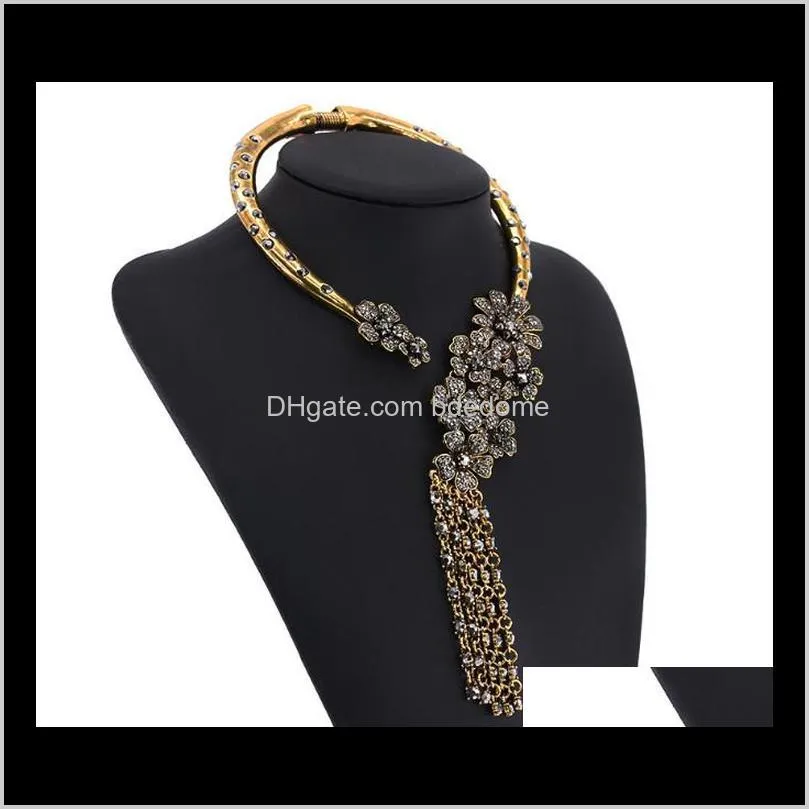 blingbling party jewelry exaggerated jewelry luxury diamond flower necklace retro tassel fake collar atmosphere party accessories