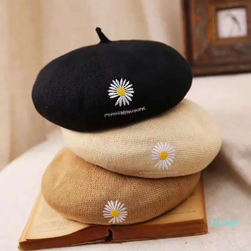 Berets Lato GD Daisy Wentylacja Dzianie Kapelusz Lady Moda Sun Beret Cap Kobiety Rozrywka Malarz Składany1