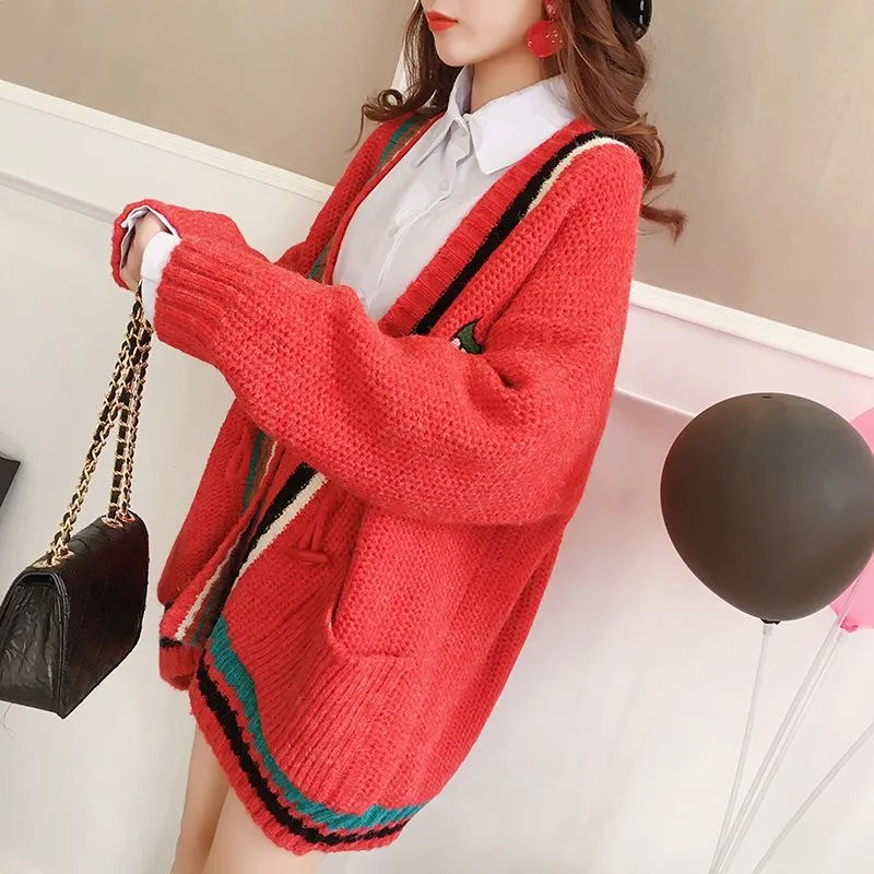 女性用セーターポンチョフルプロモーションジャンパーセータールーズコート女性2021韓国秋の冬パターンカーディガン刺繍編みバックル