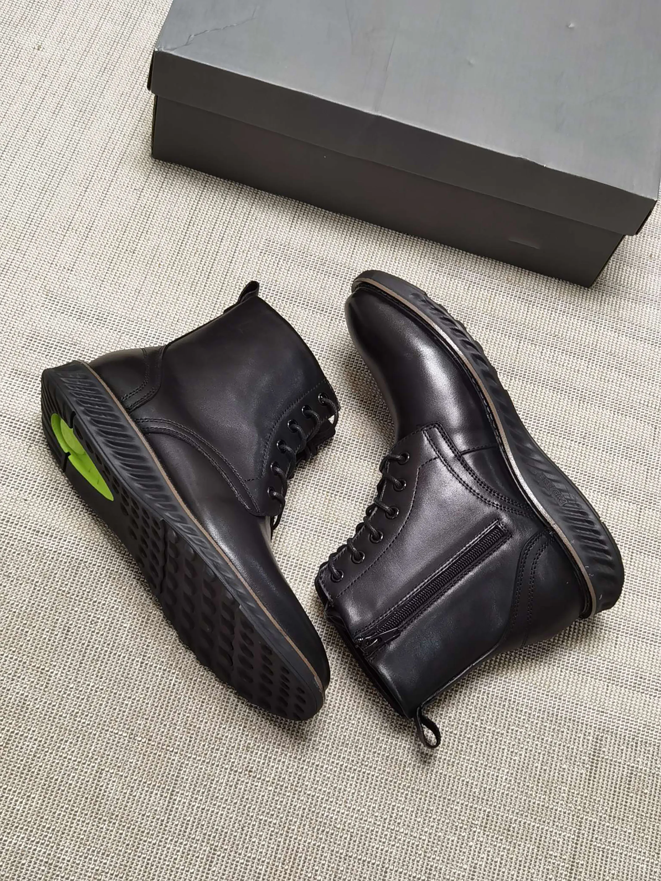 Designer Winter boots Classic black Martin British style Fashion side zipper oil wax leather waterproof dust cushioning Casual men