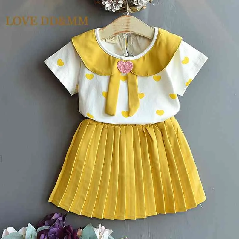 LOVE DDMM Girls Sets Vêtements pour enfants Cartoon Love T-shirts à manches courtes + jupes plissées pour fille 210715