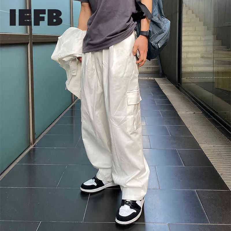 IEFB Lossa raka Multi Pocket Cargo Byxor För Män 2022 Ny Solid Färg Svart Vit Casual Byxor Koreanska lösa Sweatpants H1223