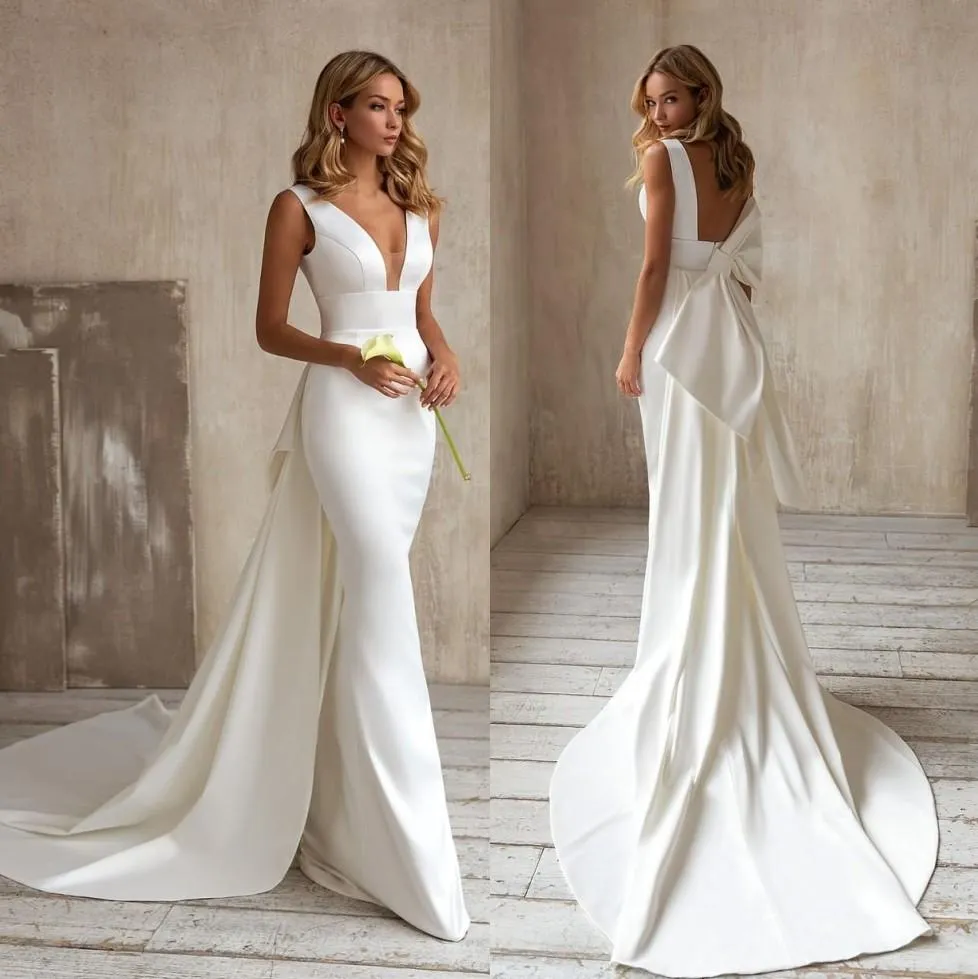 Mermaid Backless Gelinlik Büyük Yay Ile Derin V Boyun Plaj Gelinlikler Sweep Tren Saten Trompet Robe de Mariée